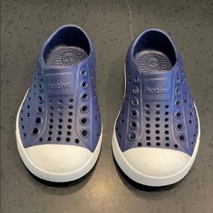 Native, Jefferson style shoe in Navy blue, size C5